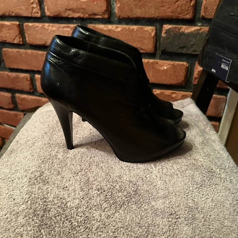 Nine West peep toe black leather bootie heels. - Picture 2 of 4